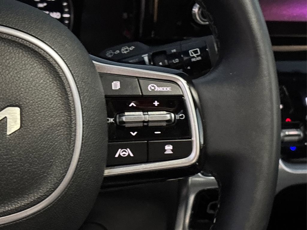 Certified 2022 Kia Sorento SX image 28