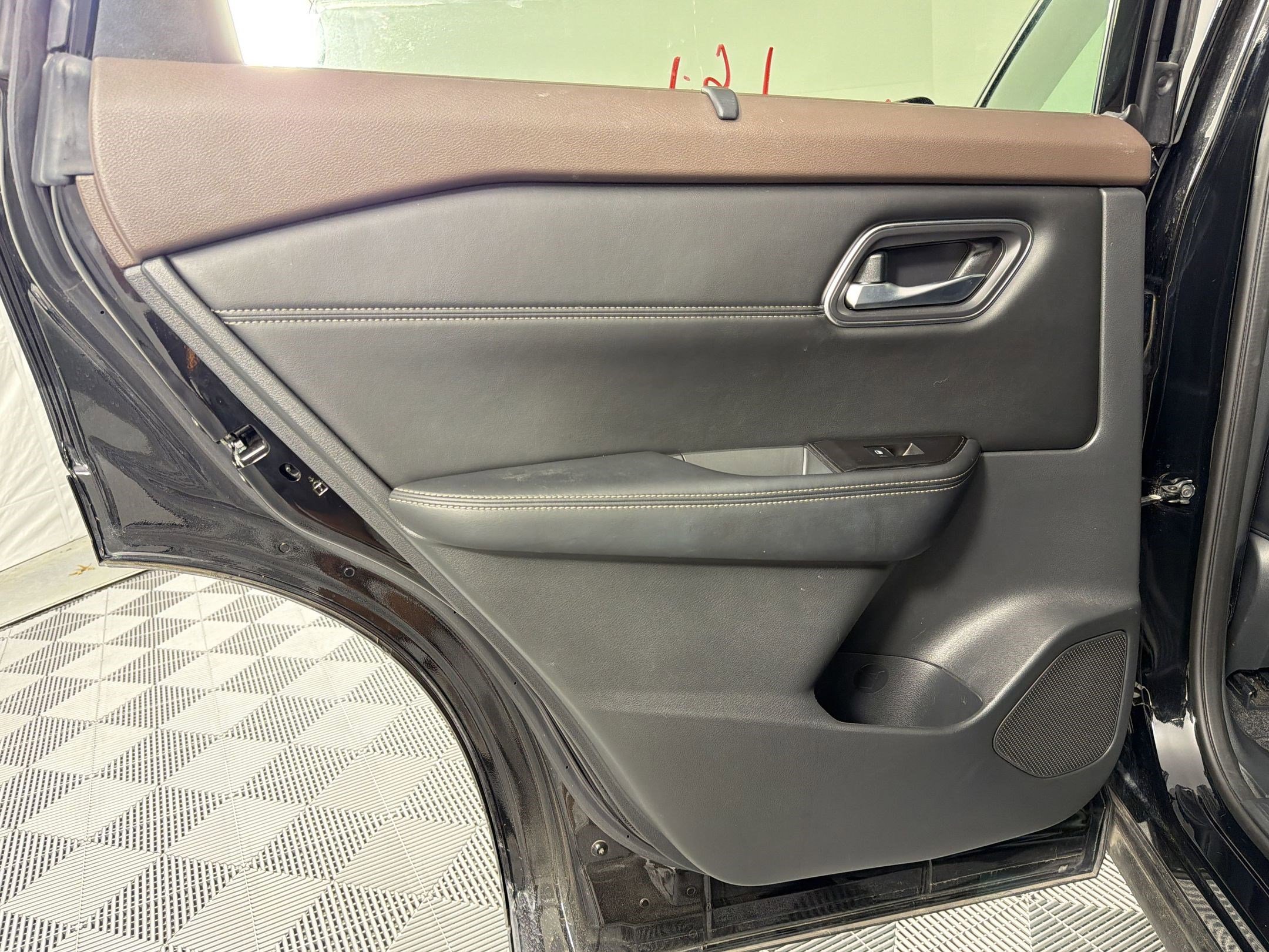 Used 2021 Nissan Rogue SV w/ Premium Package image 17