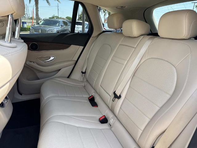 Used 2022 Mercedes-Benz GLC 300 image 17