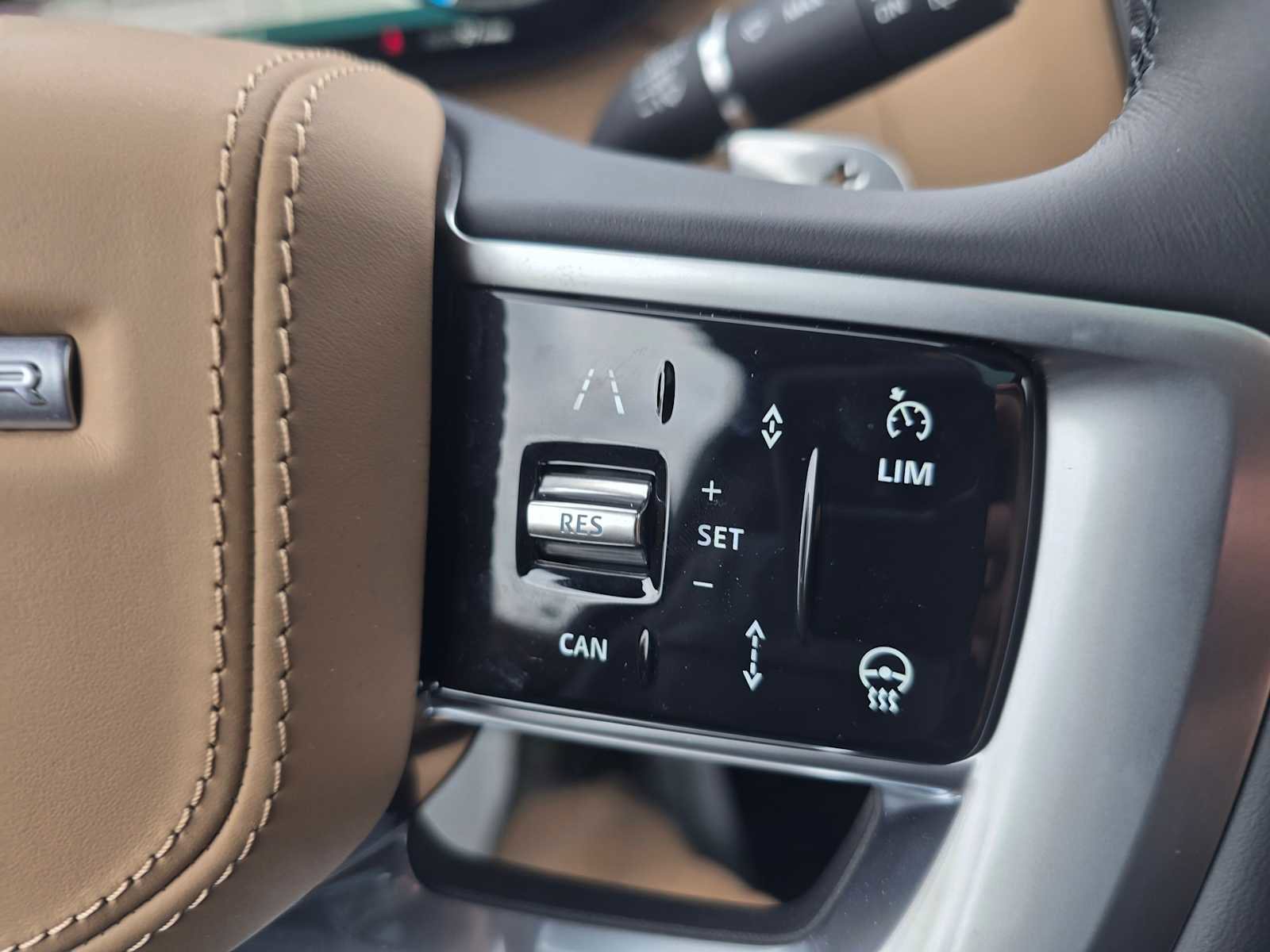 New 2025 Land Rover Range Rover Long Wheelbase SE image 35