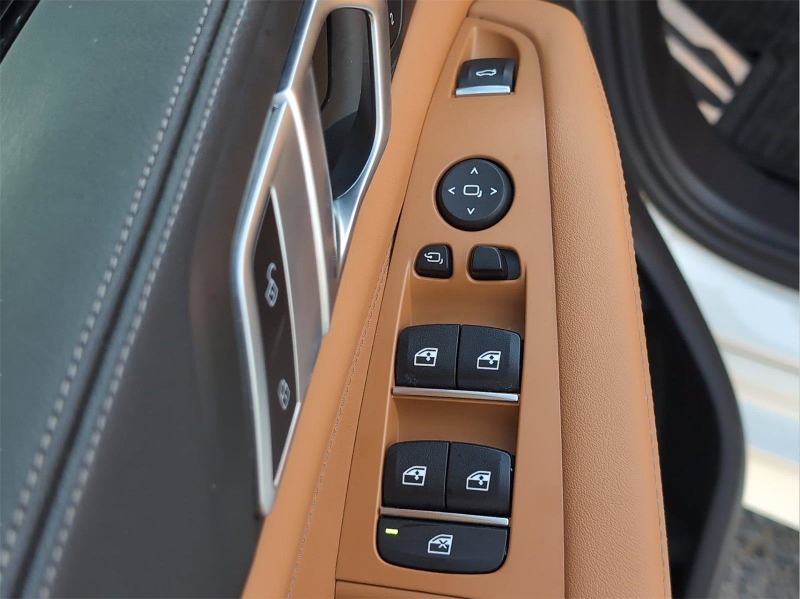 Used 2023 BMW X5 xDrive40i w/ M Sport Package image 21