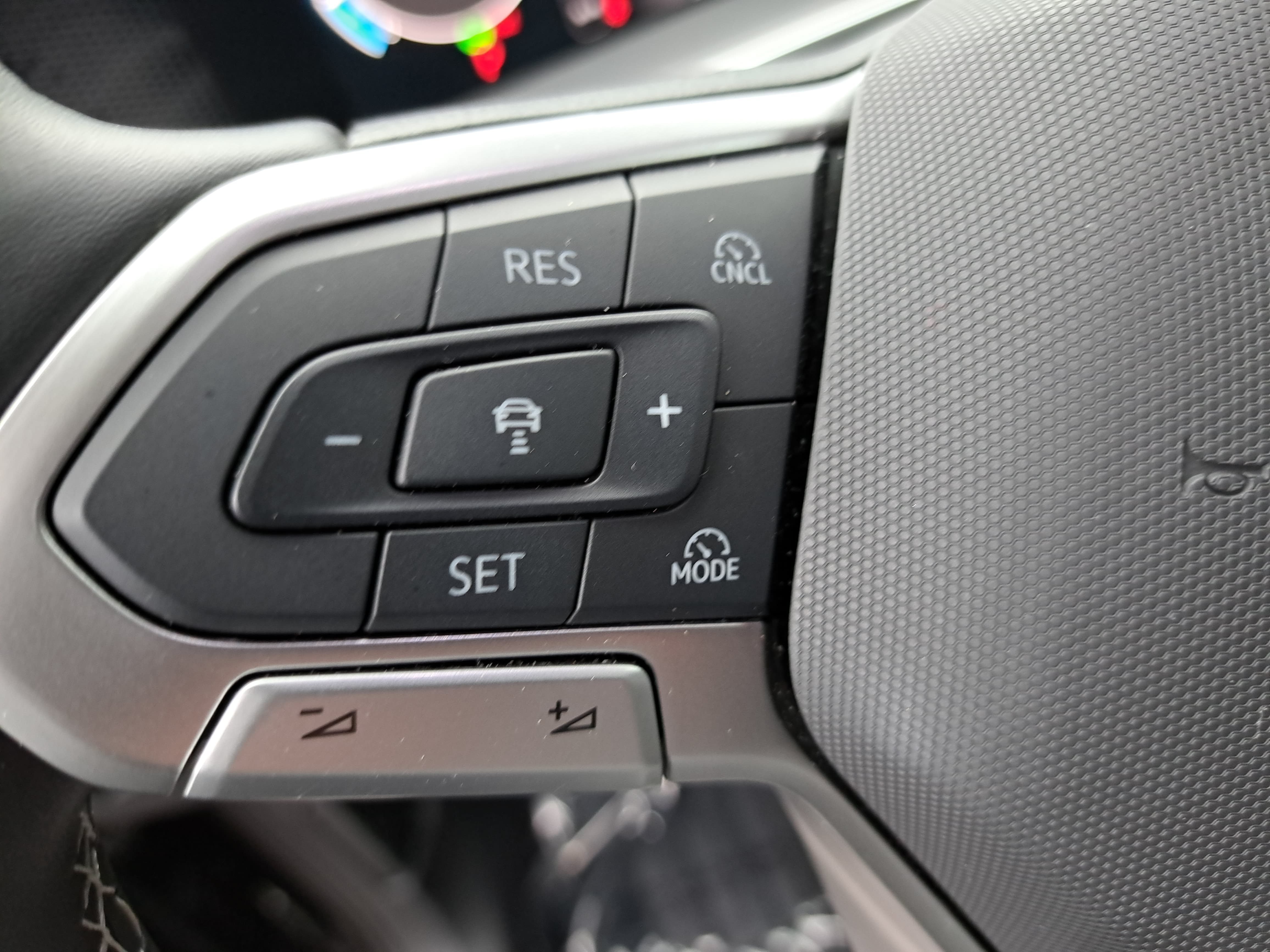 Certified 2025 Volkswagen Tiguan S FWD image 17