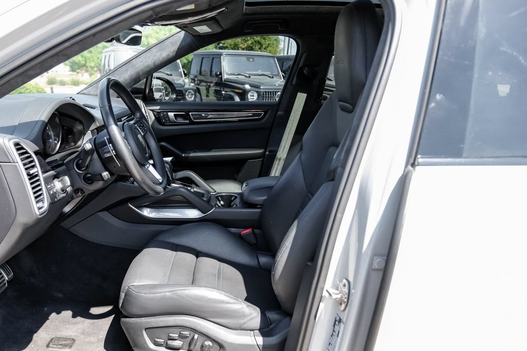 Used 2023 Porsche Cayenne Turbo AWD/4WD image 28