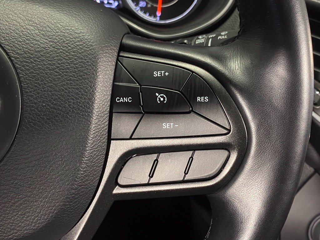 Used 2021 Jeep Cherokee Trailhawk AWD/4WD image 33