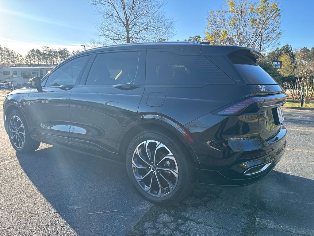 Used 2025 Lincoln Nautilus Reserve image 9