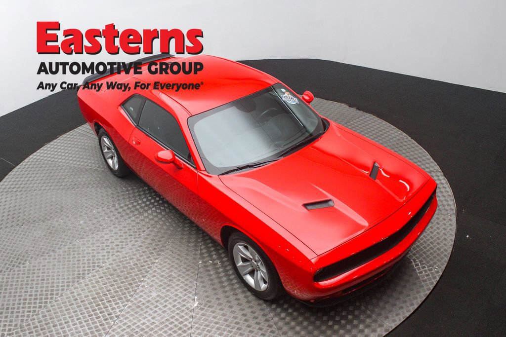 Used 2023 Dodge Challenger SXT image 3