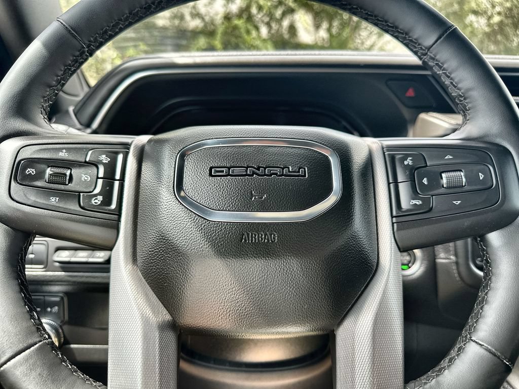 Used 2023 GMC Yukon XL Denali RWD image 33