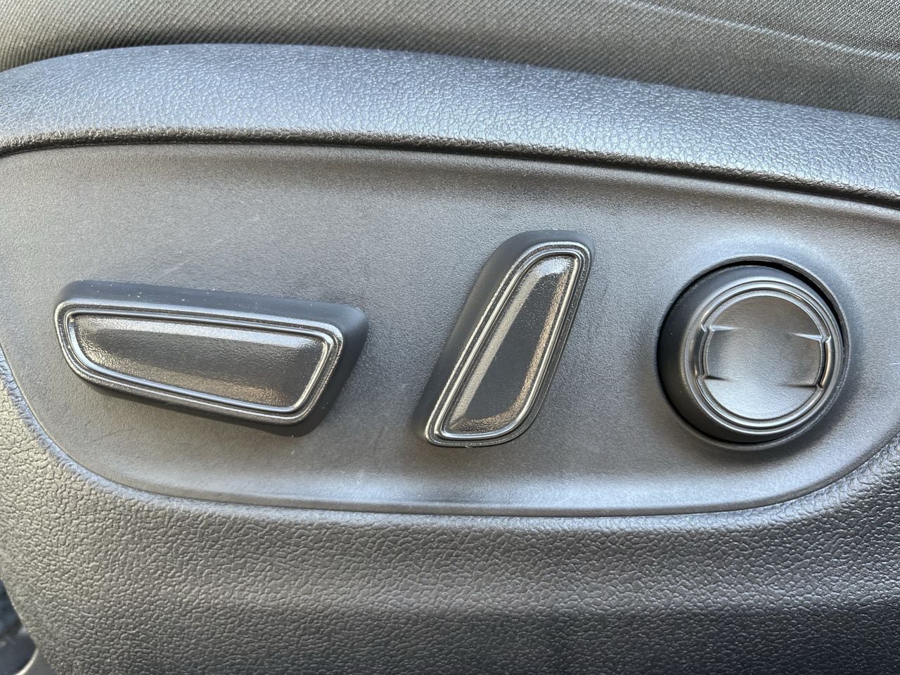 Used 2025 Toyota RAV4 XLE FWD image 24