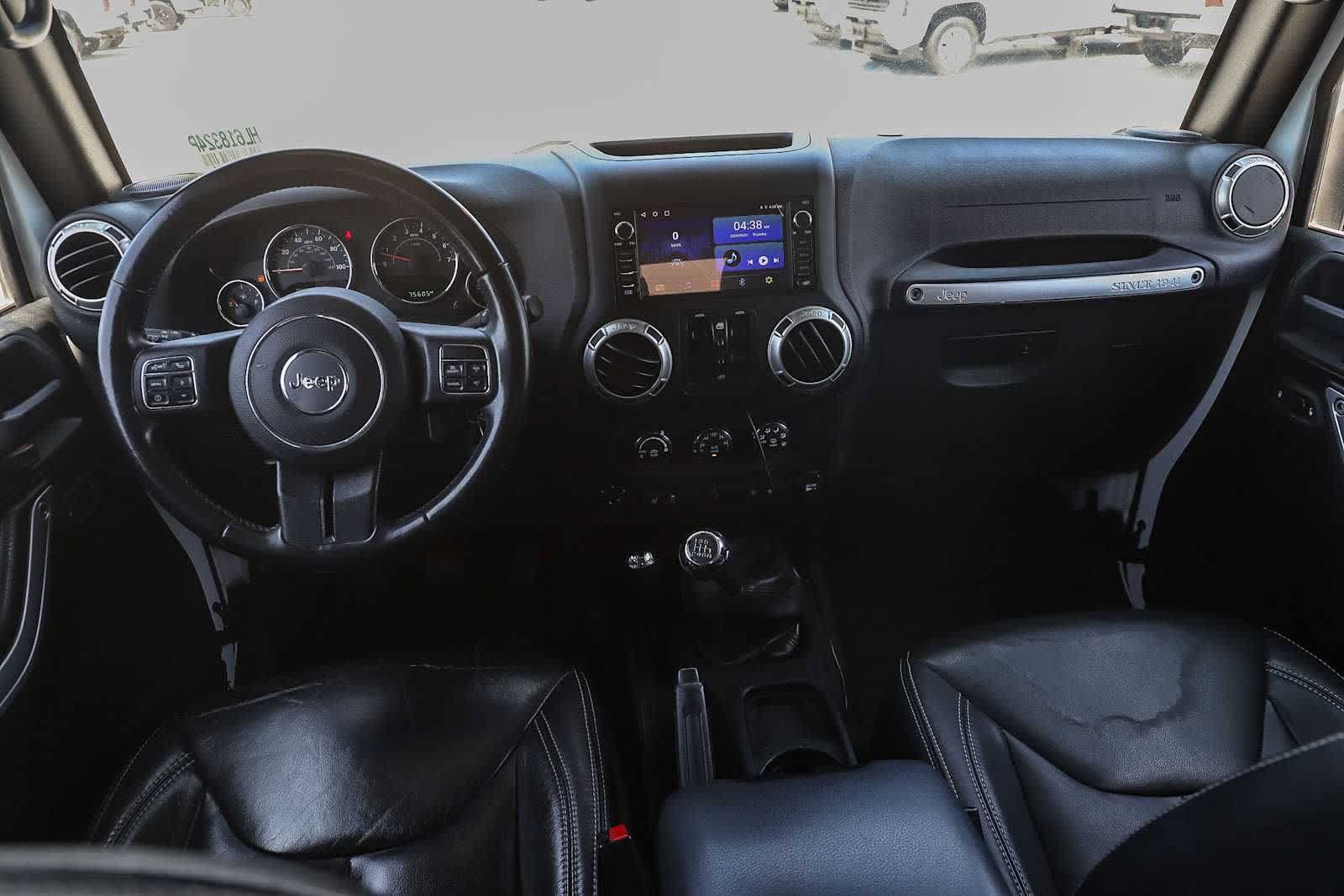 Used 2017 Jeep Wrangler Unlimited Sahara w/ Connectivity Group AWD/4WD image 14