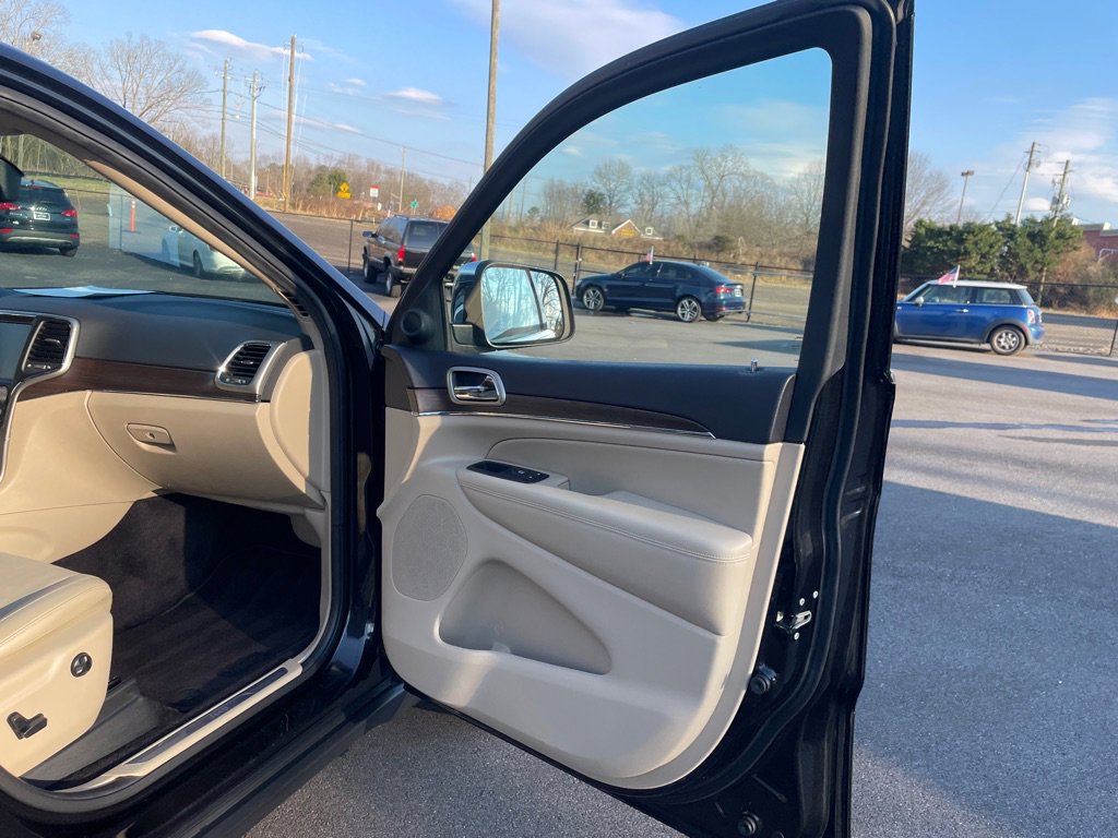 Used 2016 Jeep Grand Cherokee Limited RWD image 19