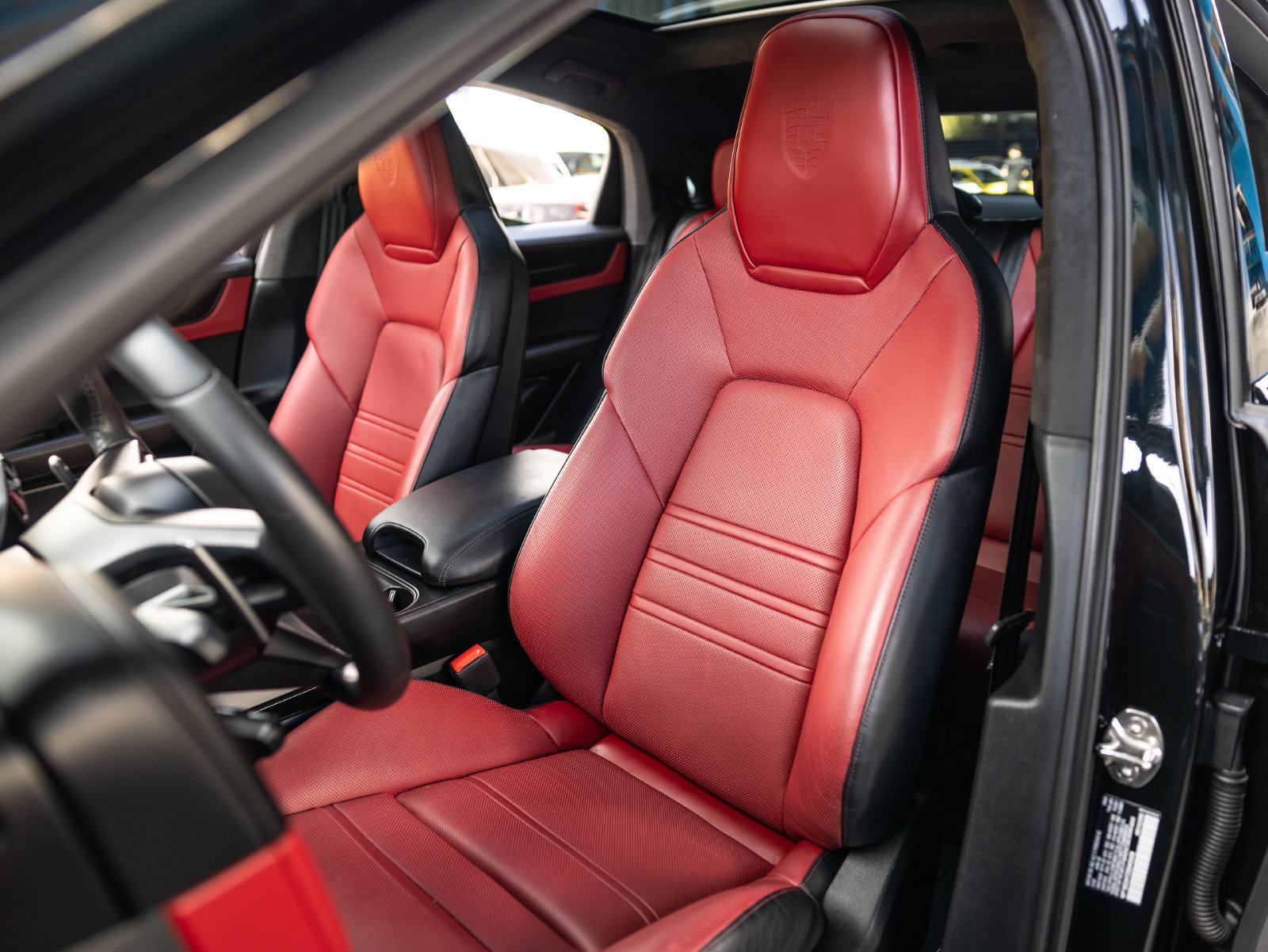 Certified 2025 Porsche Cayenne GTS AWD/4WD image 5