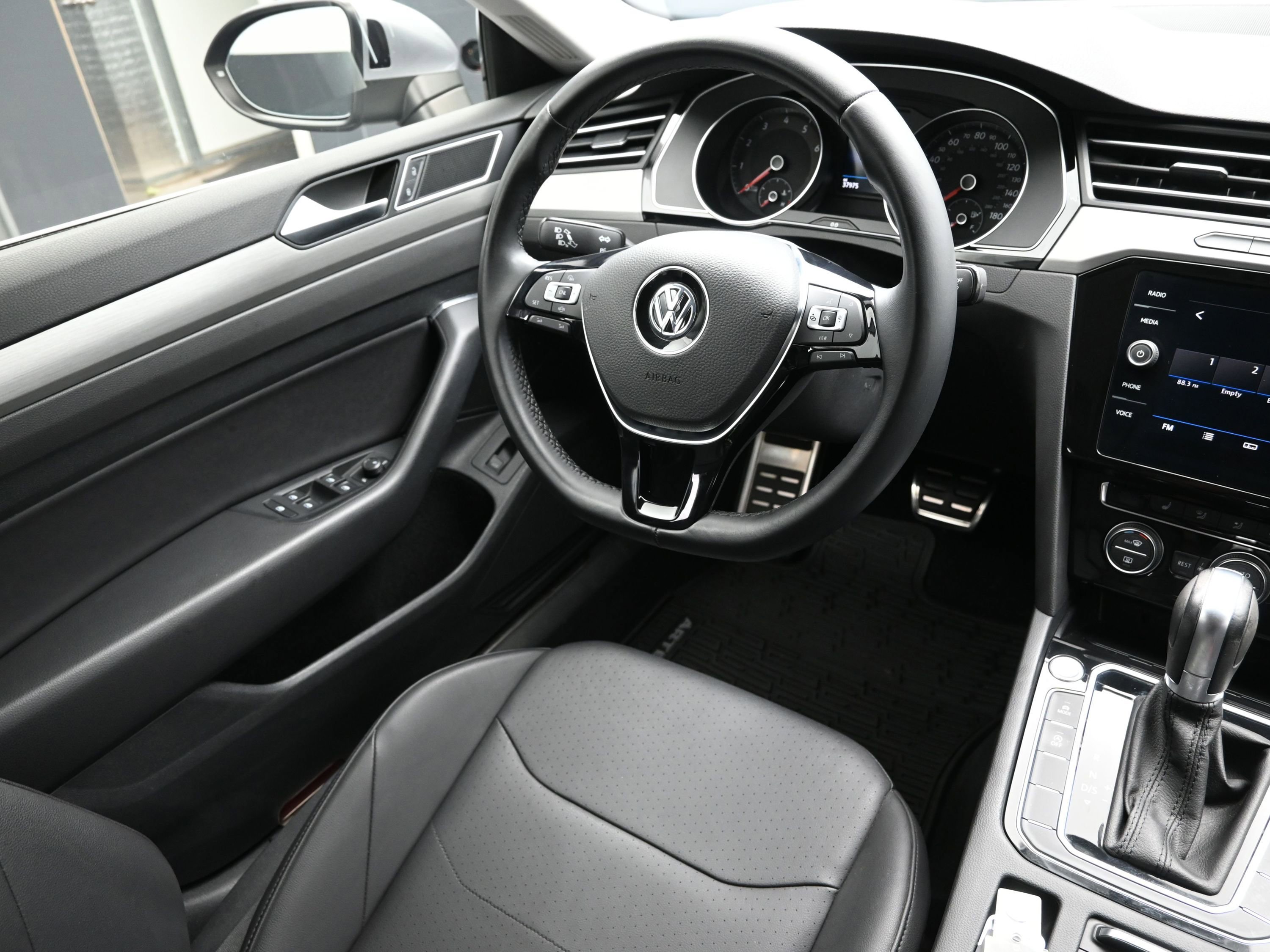 Used 2019 Volkswagen Arteon SE image 24