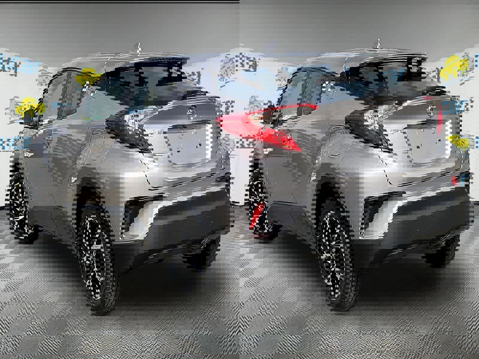 Used 2019 Toyota C-HR XLE image 4