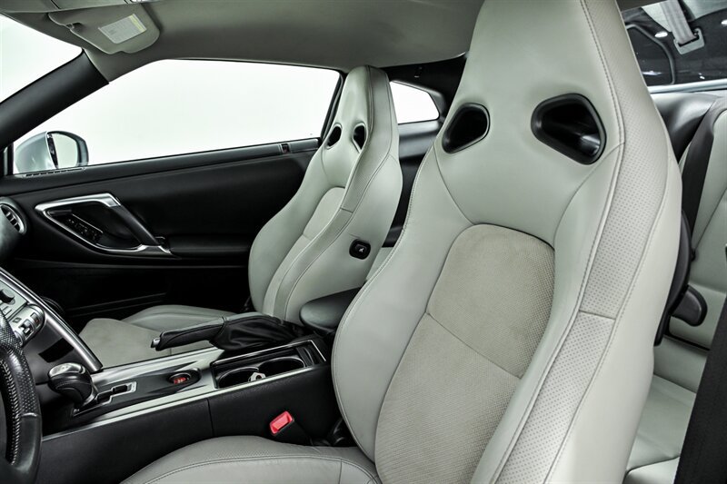 Used 2009 Nissan GT-R Premium AWD/4WD image 17