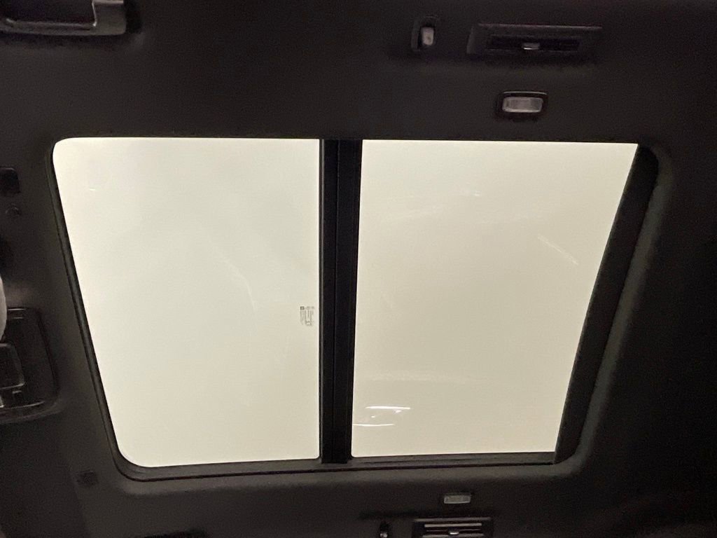 Used 2022 Chevrolet Tahoe Premier AWD/4WD image 22