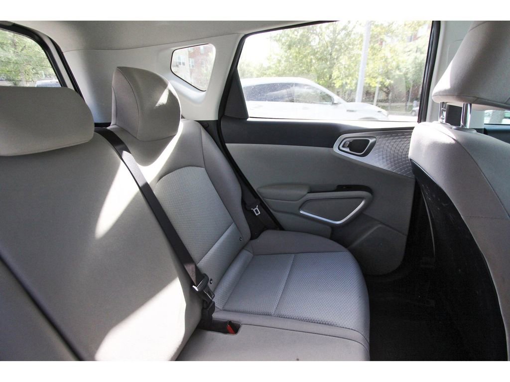 Used 2023 Kia Soul LX w/ LX Technology Package image 13
