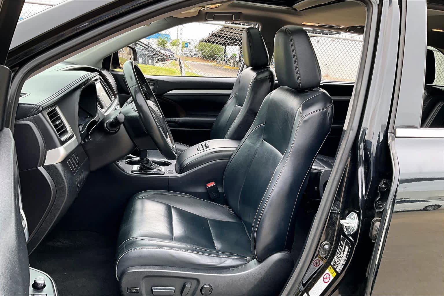 Used 2015 Toyota Highlander XLE AWD/4WD image 8