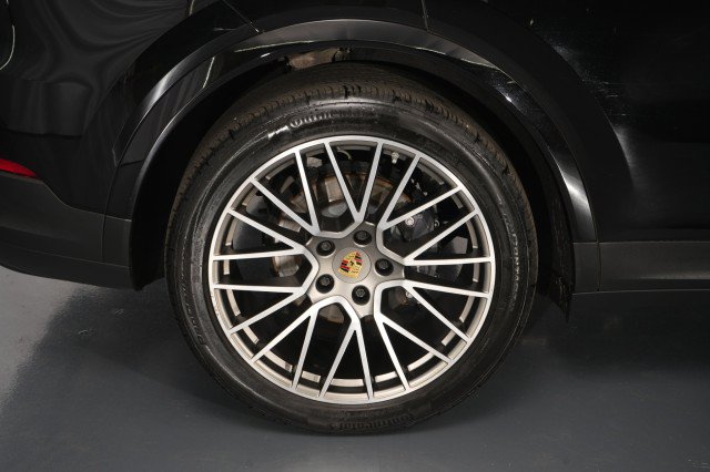 Used 2023 Porsche Cayenne Platinum Edition AWD/4WD image 16