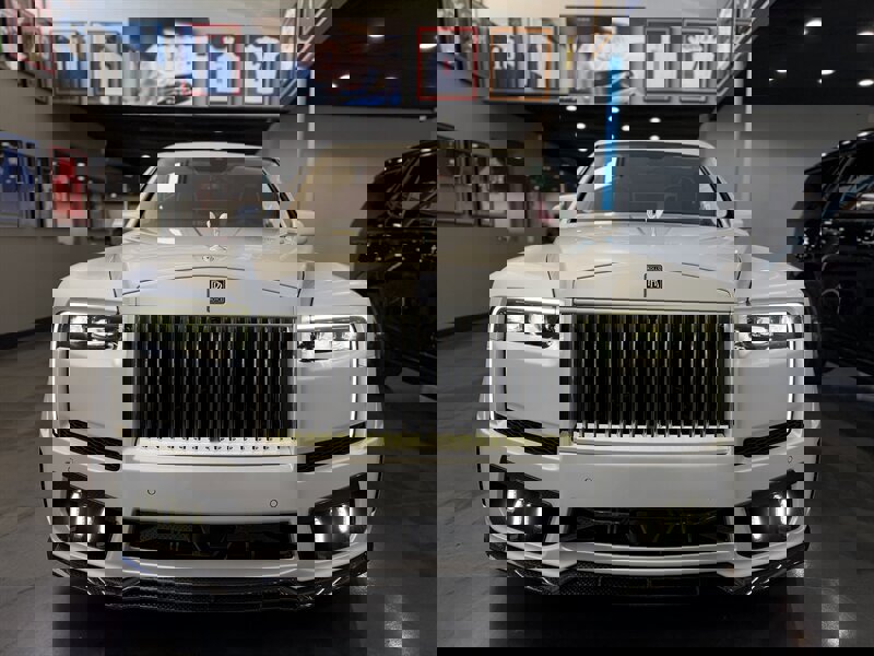 Used 2025 Rolls-Royce Cullinan image 2