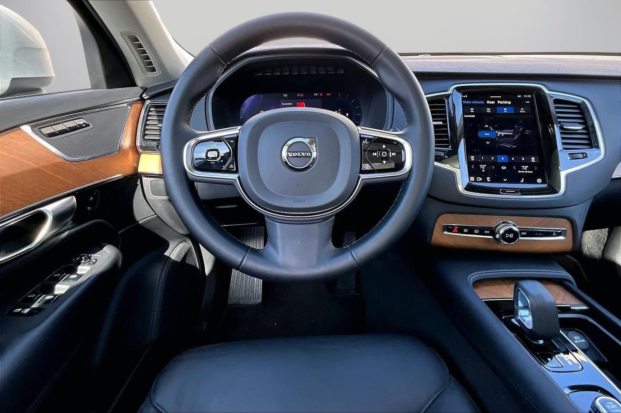 Used 2024 Volvo XC90 B5 Plus image 11