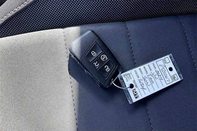 Used 2024 Volkswagen Taos SE image 35