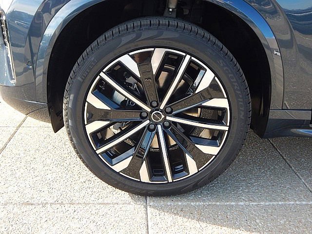 New 2026 Volvo XC90 B6 Plus w/ Protection Package image 12