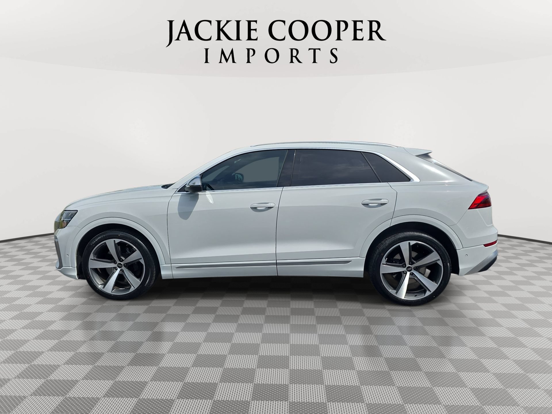 Used 2024 Audi SQ8 Premium Plus AWD/4WD image 8