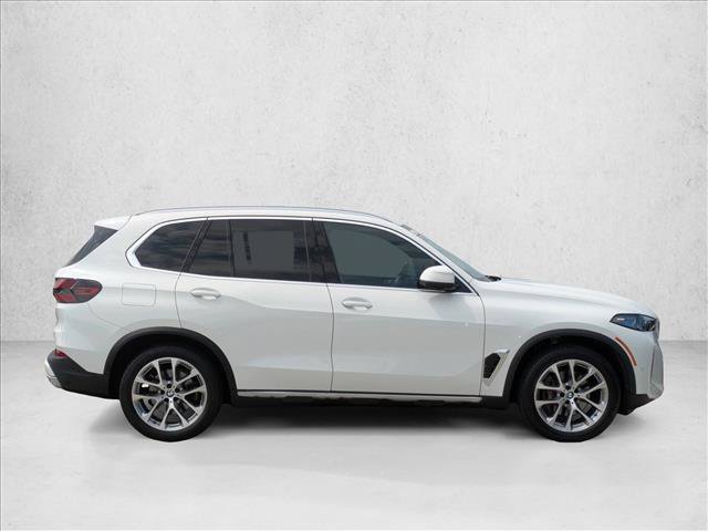 Used 2024 BMW X5 xDrive40i w/ Premium Package AWD/4WD image 4