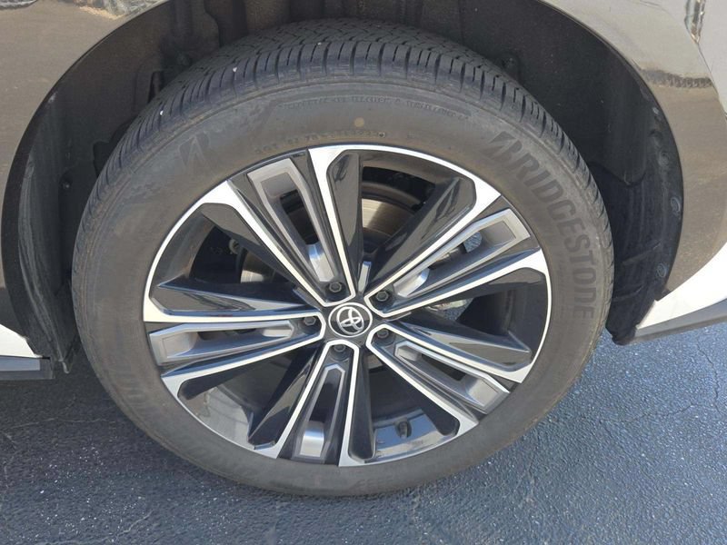 Used 2023 Toyota bZ4X FWD image 5