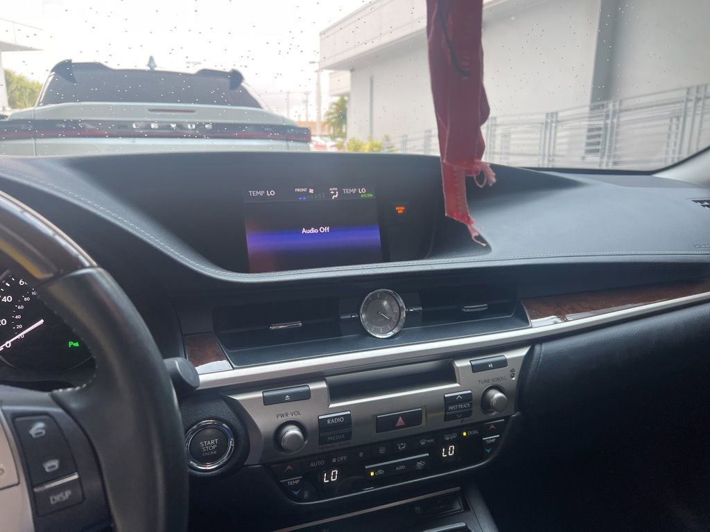 Used 2015 Lexus ES 350 w/ Premium Package FWD image 3