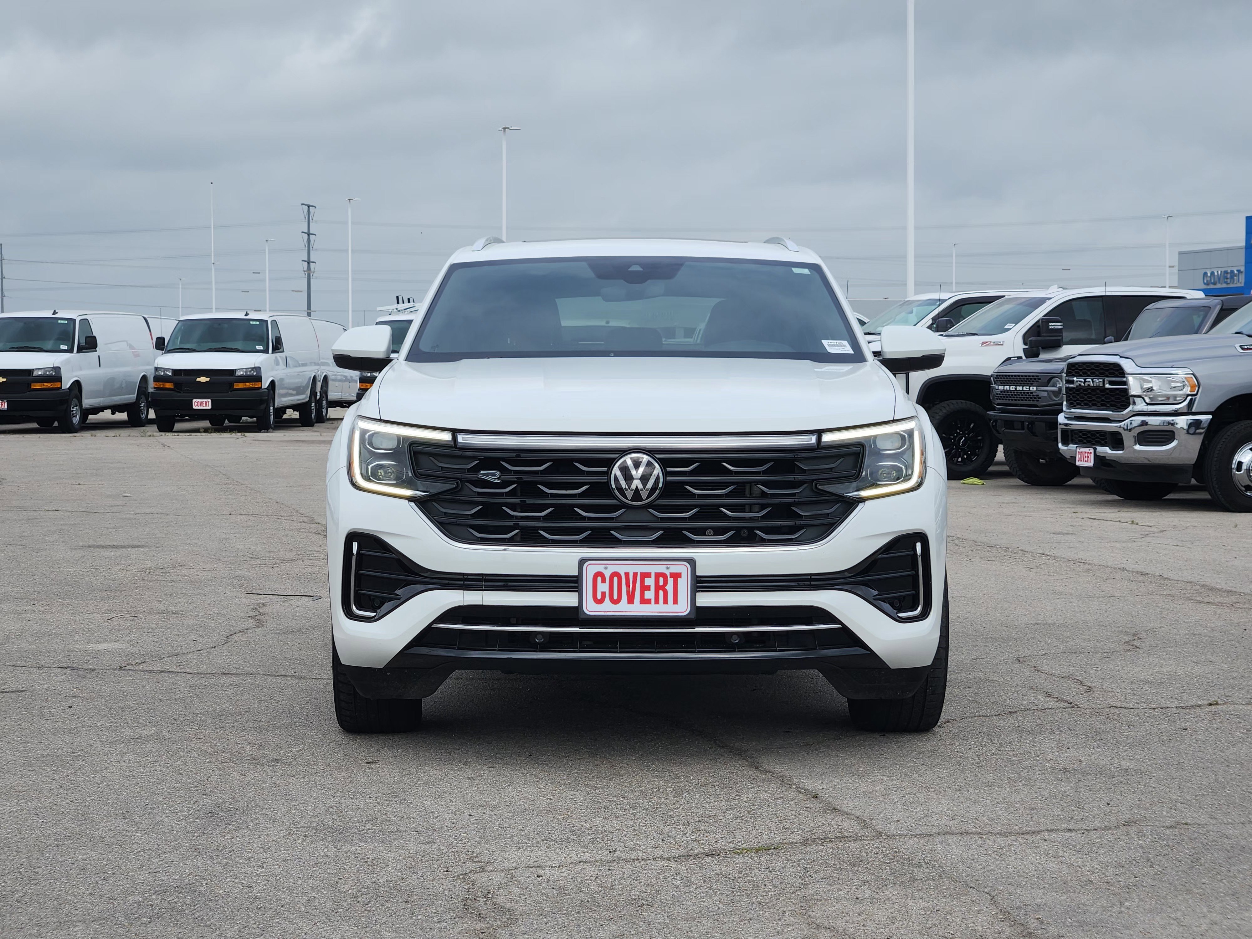 Used 2024 Volkswagen Atlas Cross Sport SEL R-Line AWD/4WD image 2