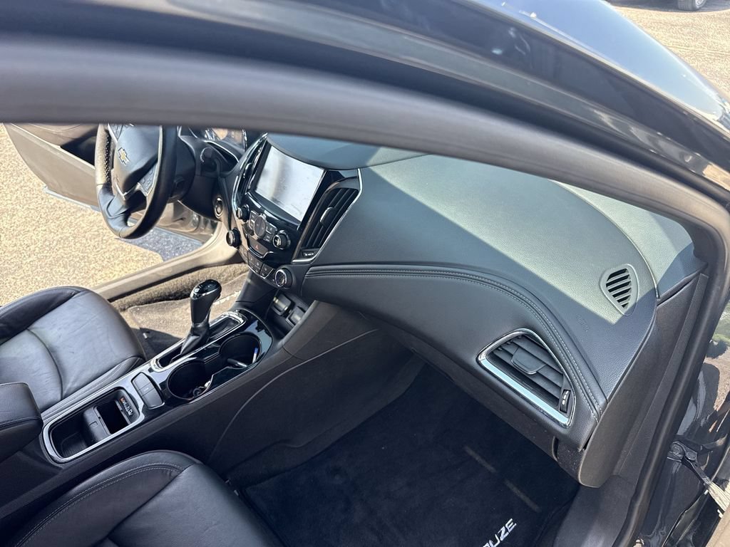 Certified 2017 Chevrolet Cruze Premier FWD image 36