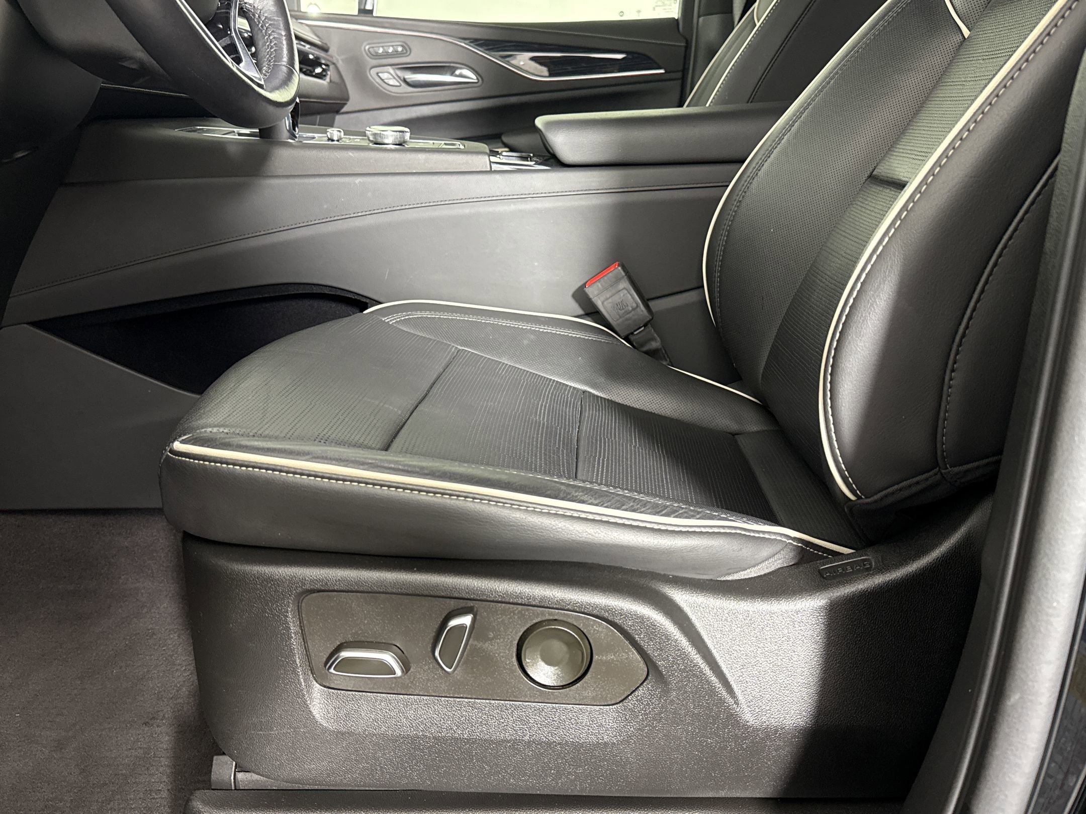 Used 2022 Cadillac Escalade Sport w/ Touring Package image 12