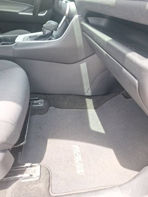 Used 2019 Toyota RAV4 XLE w/ Carpet Mat Package AWD/4WD image 18