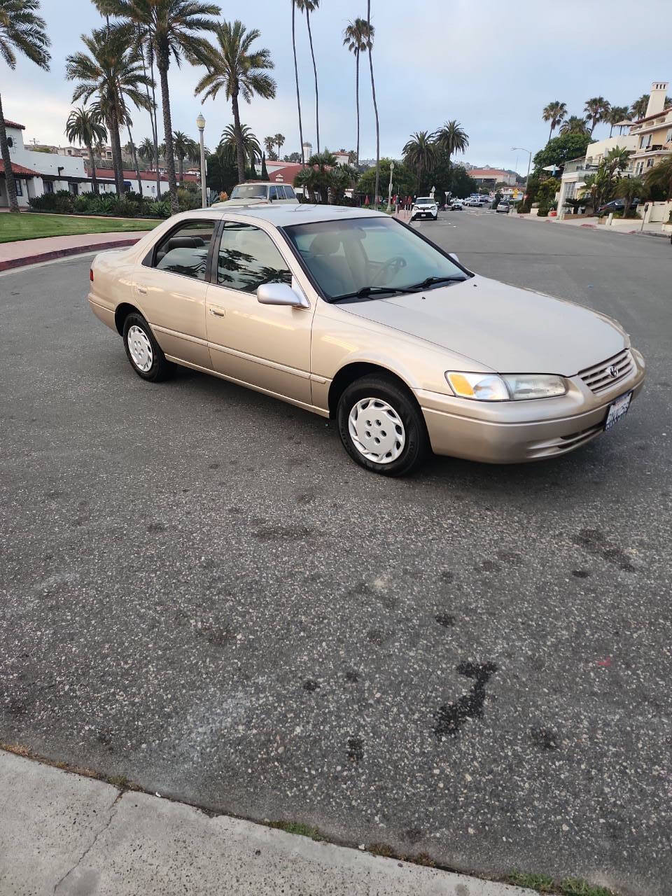 Used 1998 Toyota Camry XLE FWD image 4