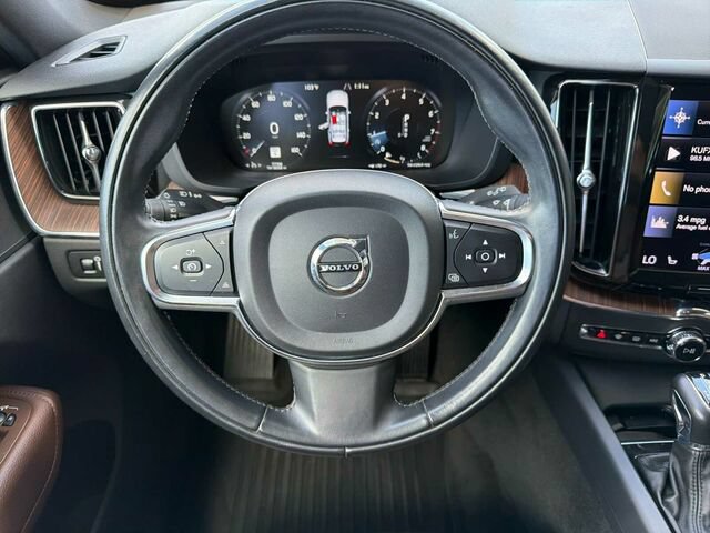 Used 2021 Volvo XC60 T5 Momentum w/ Protection Package Premier FWD image 18