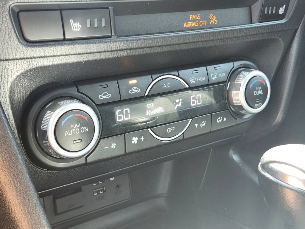Used 2018 MAZDA MAZDA3 Grand Touring FWD image 23