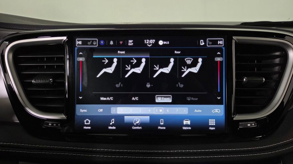 Used 2026 Chrysler Pacifica Select image 25