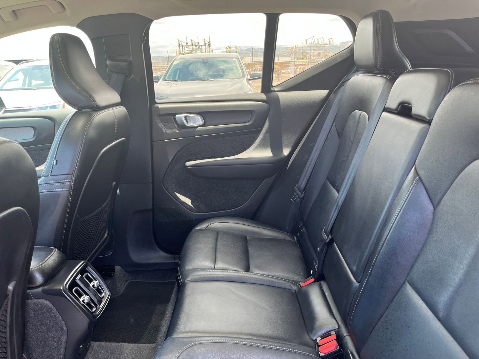 Used 2024 Volvo XC40 B5 Core AWD/4WD image 28