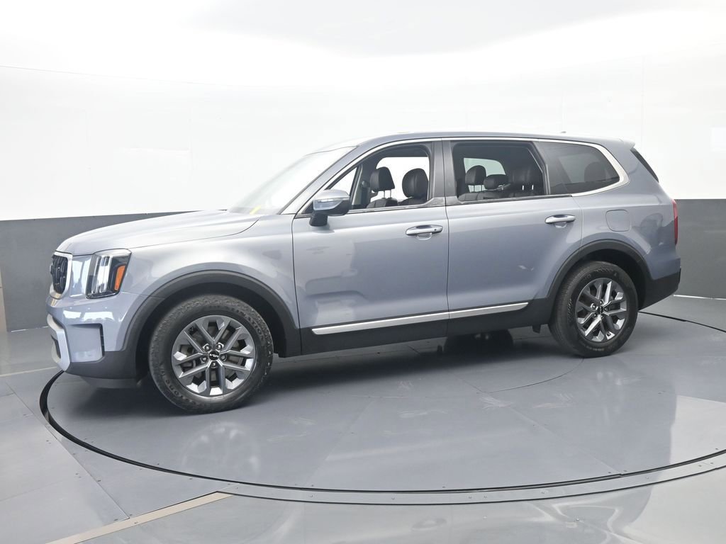 Used 2024 Kia Telluride LX FWD image 2