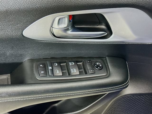Used 2020 Chrysler Pacifica Touring w/ S Appearance Package FWD image 17