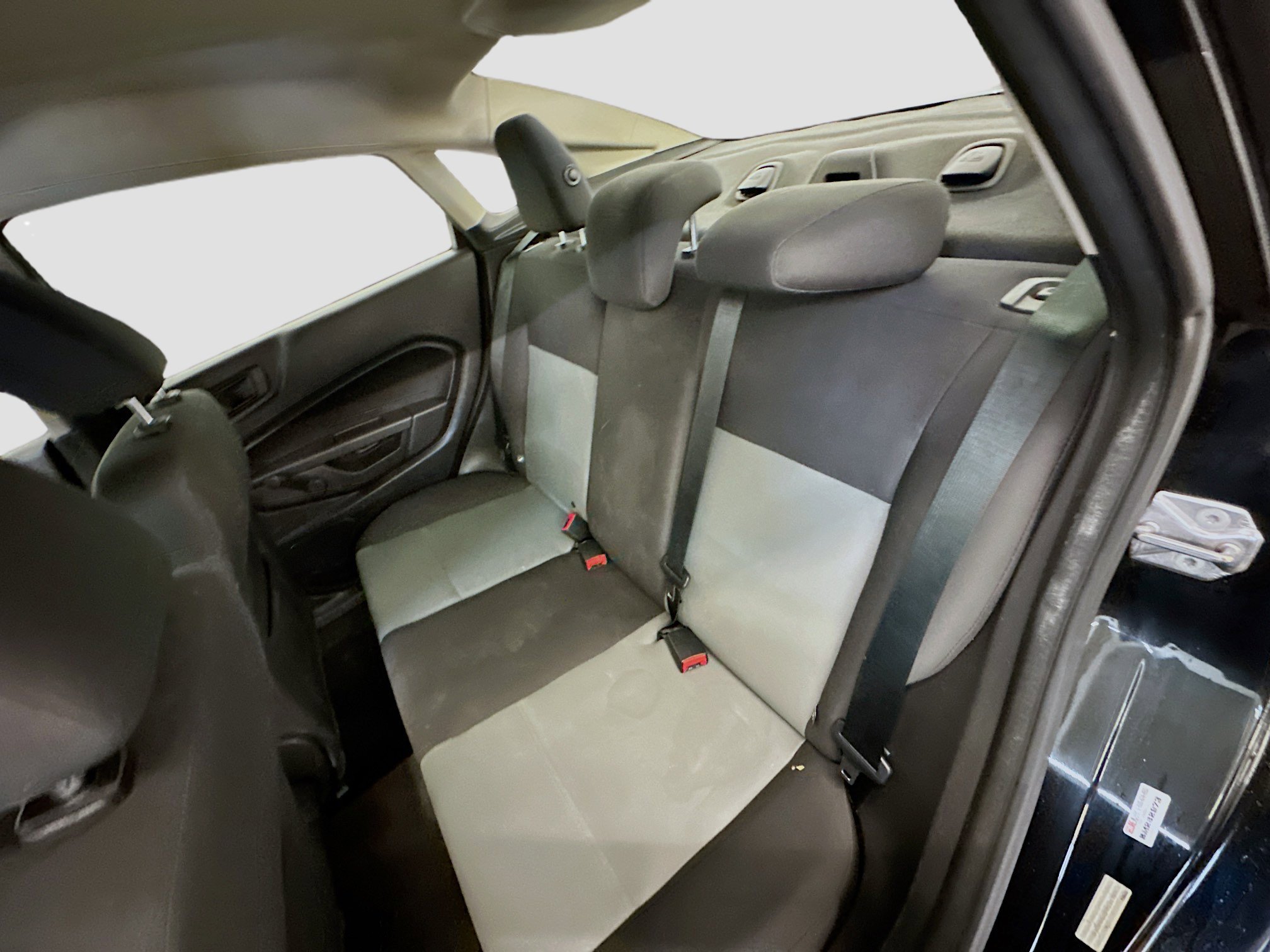 Used 2015 Ford Fiesta S image 27