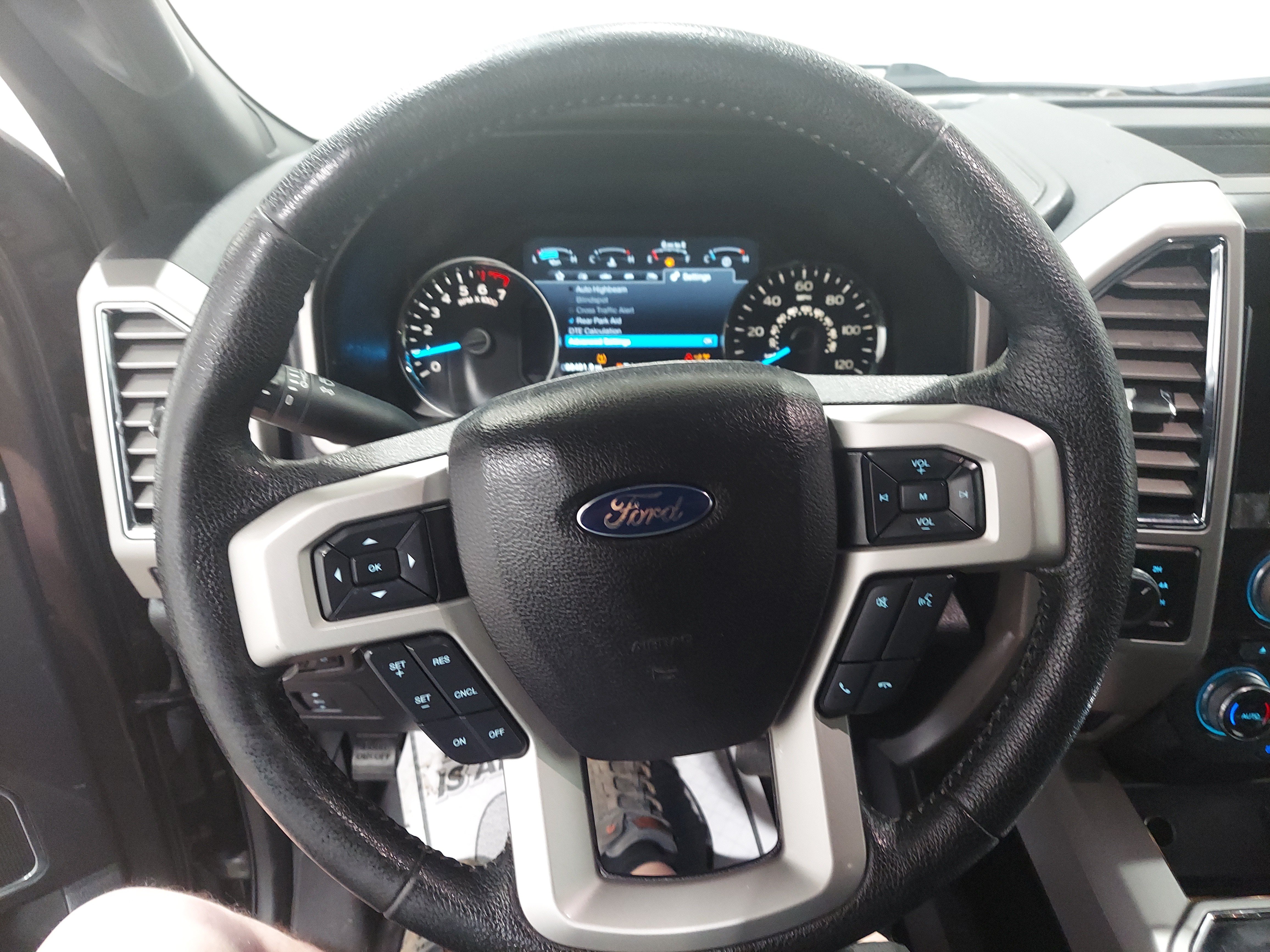 Used 2015 Ford F150 Lariat w/ Equipment Group 502A Luxury AWD/4WD image 10