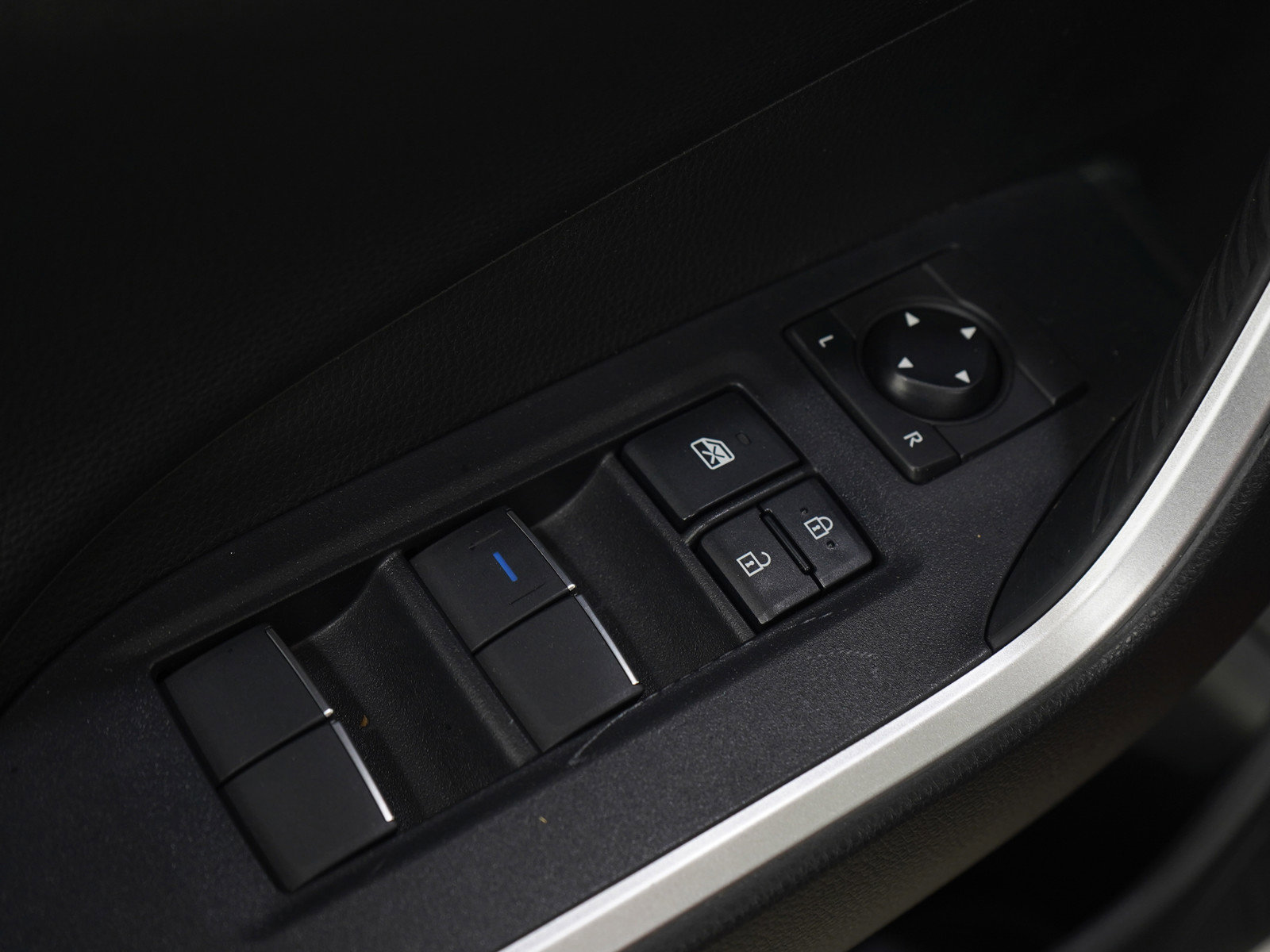 Used 2020 Toyota RAV4 Limited image 22