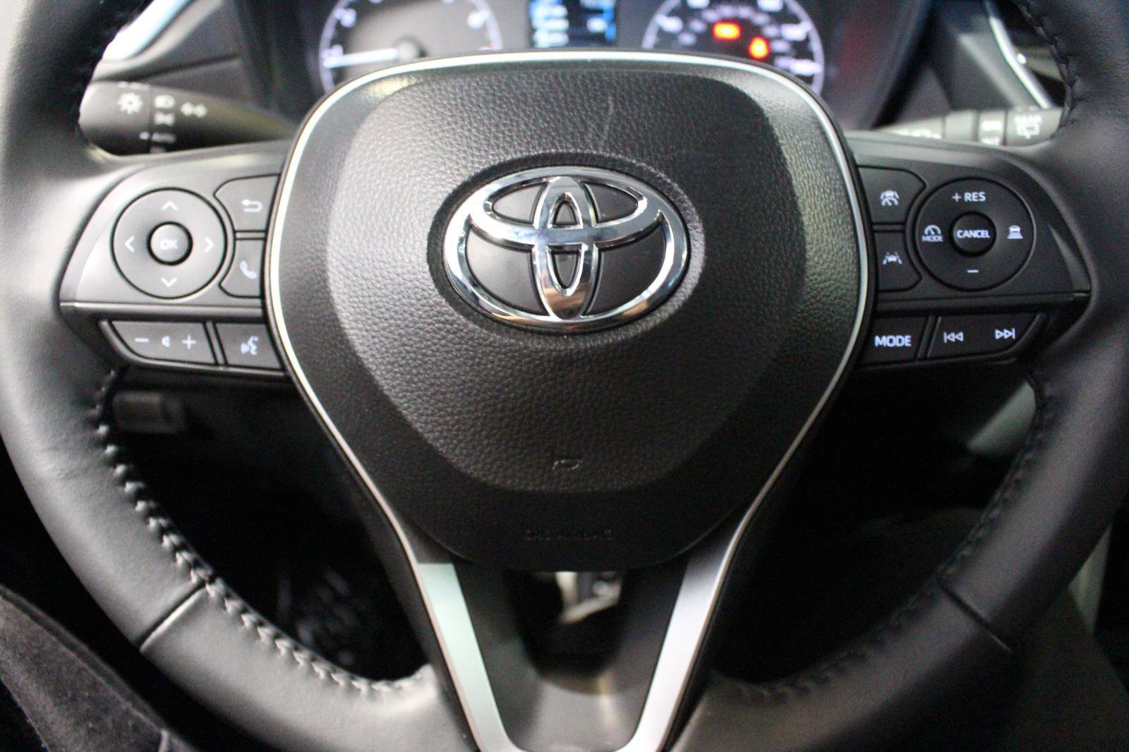 Used 2025 Toyota Corolla Cross LE image 19