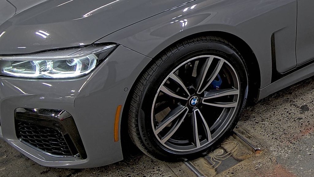 Used 2021 BMW 750i xDrive w/ Executive Package AWD/4WD image 9
