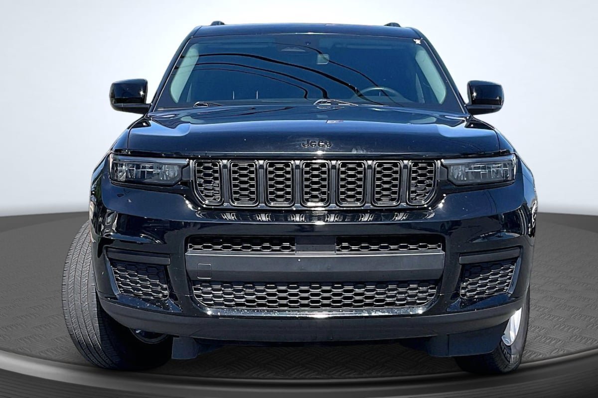 Used 2023 Jeep Grand Cherokee L Laredo w/ Luxury Tech Group I RWD image 3