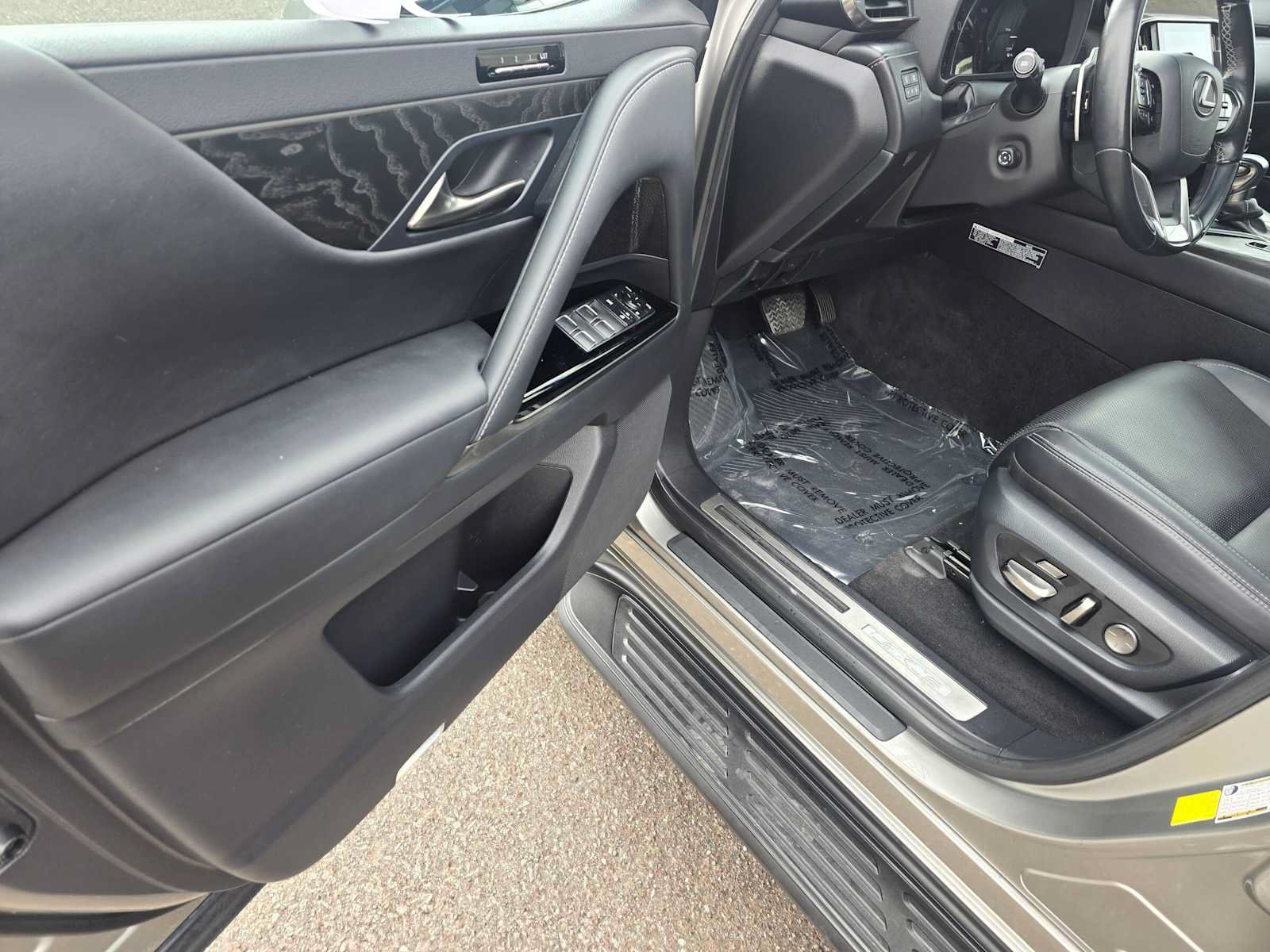 Used 2022 Lexus LX 600 4WD w/ Appearance Package image 22