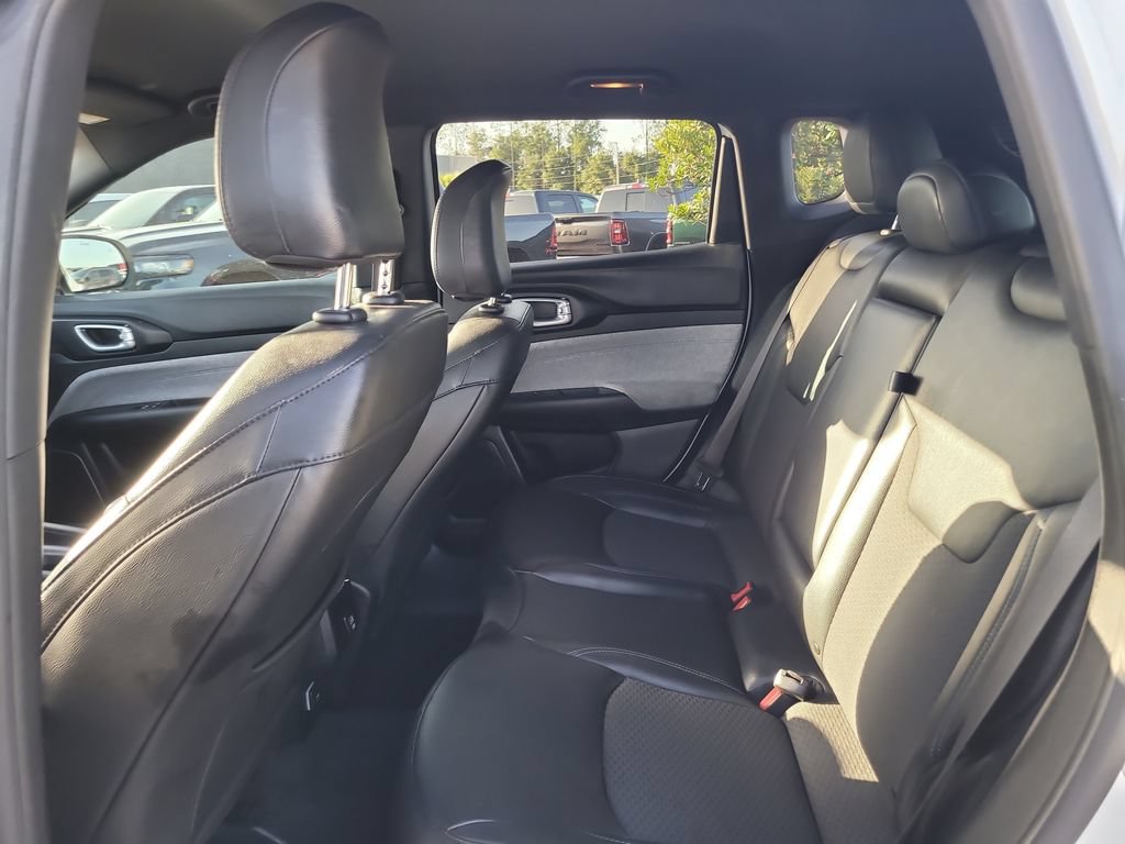Certified 2025 Jeep Compass Latitude AWD/4WD image 12