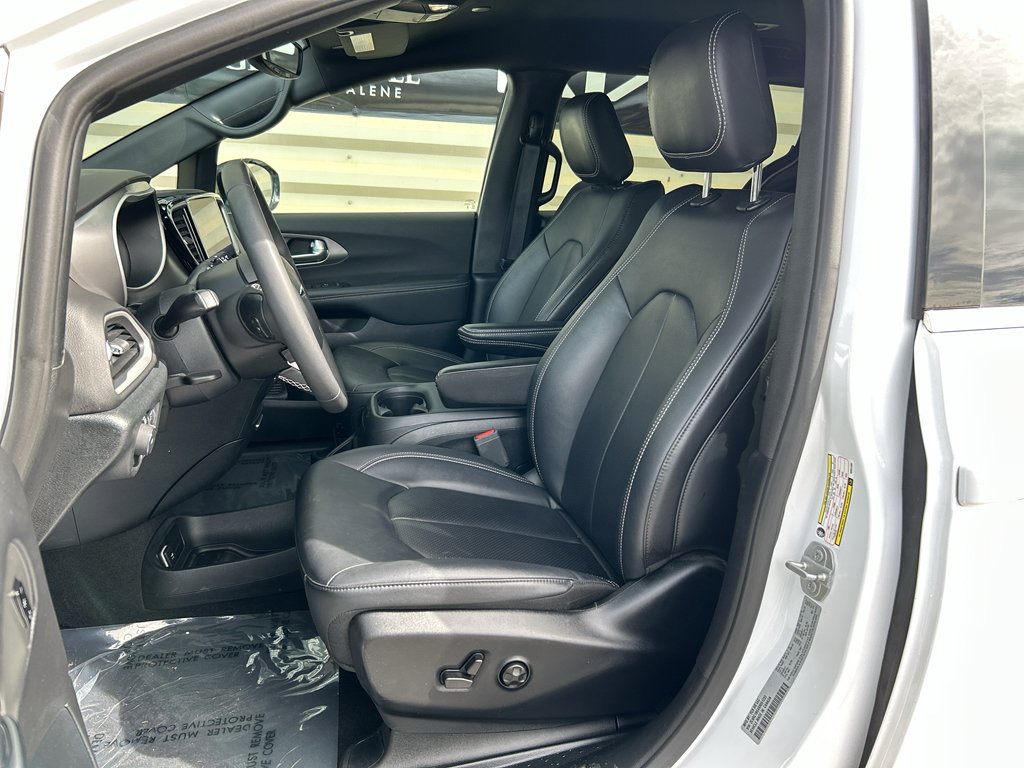 Used 2025 Chrysler Pacifica Select FWD image 10